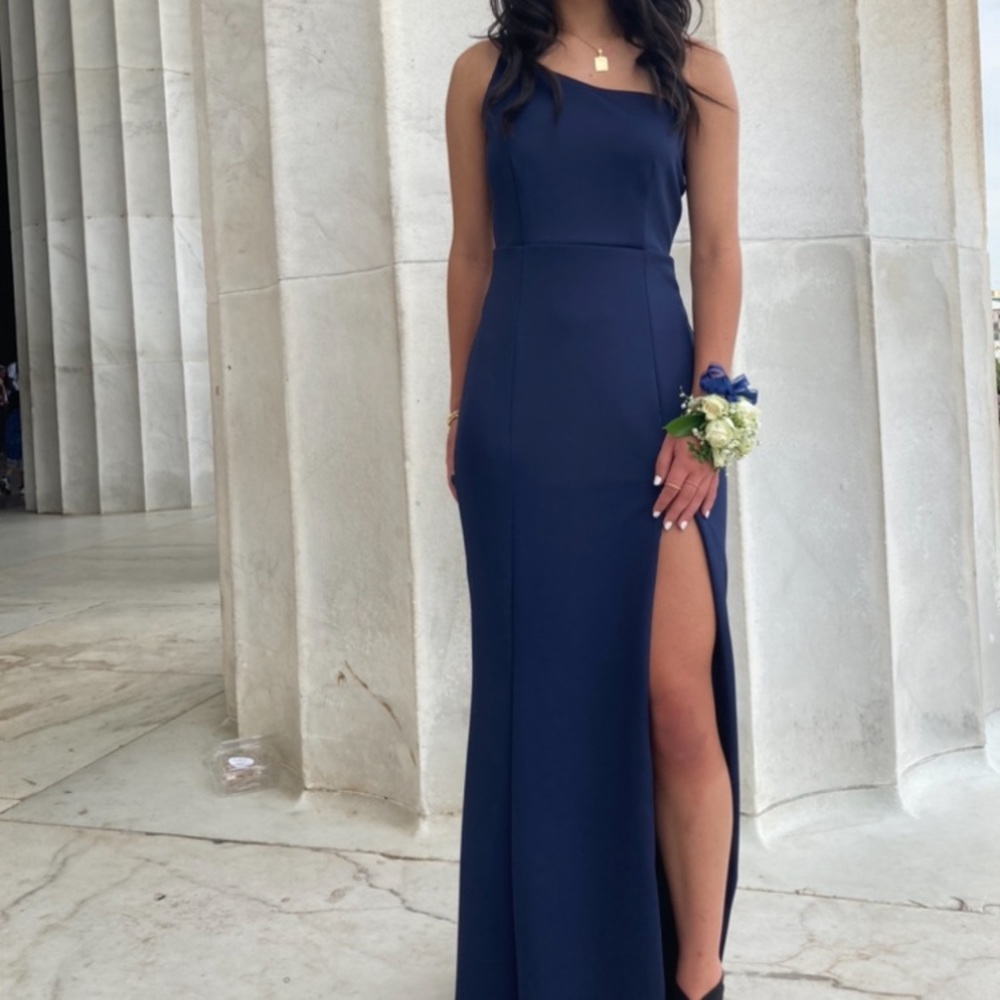 formal evening/ prom gown Navy blue Very flattering Beautiful condition!